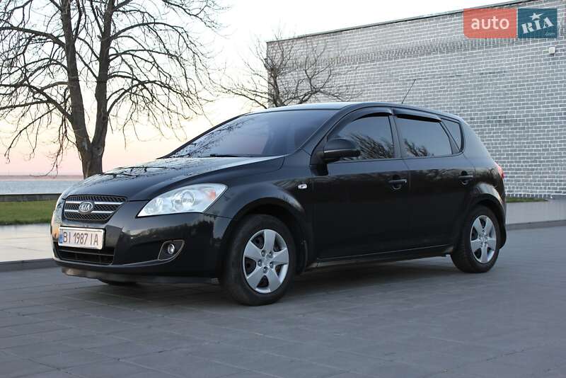 Хэтчбек Kia Ceed 2008 в Кременчуге