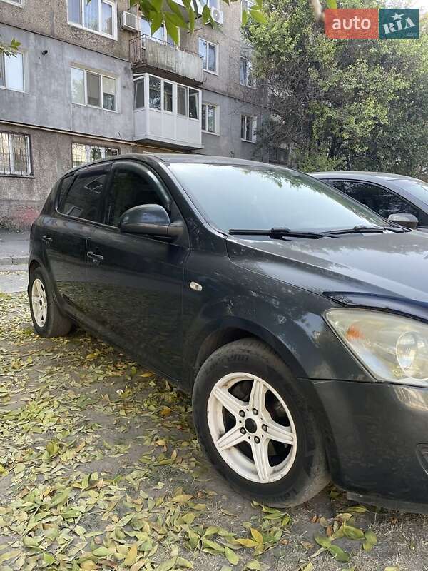 Хэтчбек Kia Ceed 2008 в Каменском