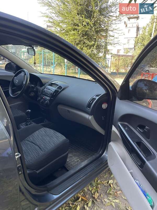 Хэтчбек Kia Ceed 2008 в Каменском