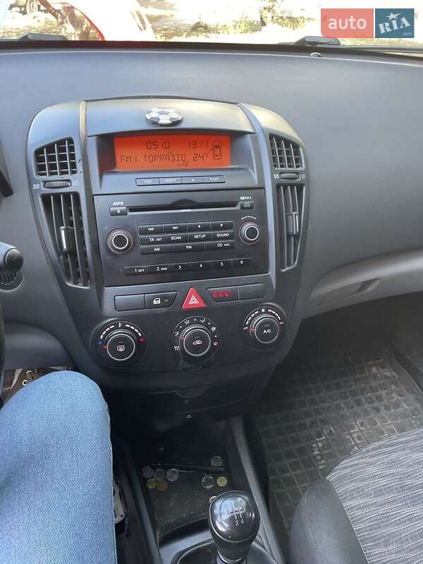 Хэтчбек Kia Ceed 2008 в Каменском