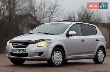 Хетчбек Kia Ceed 2008 в Мені