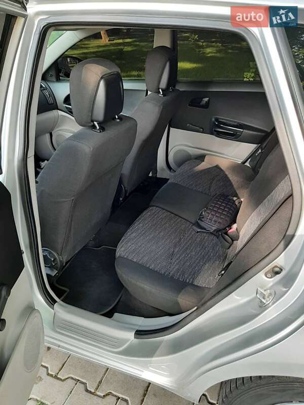 Хэтчбек Kia Ceed 2006 в Александрие
