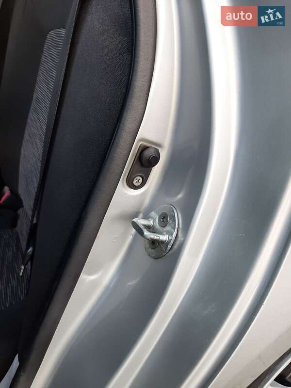 Хэтчбек Kia Ceed 2006 в Александрие