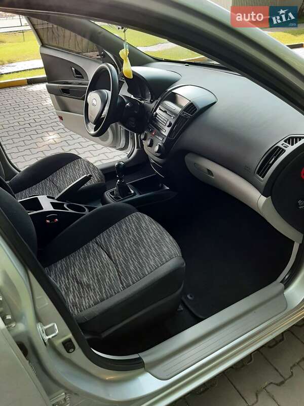 Хэтчбек Kia Ceed 2006 в Александрие