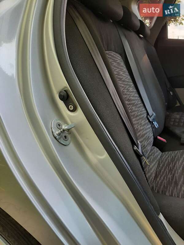 Хэтчбек Kia Ceed 2006 в Александрие