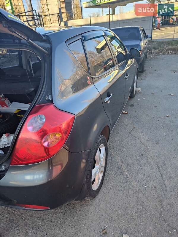 Хэтчбек Kia Ceed 2007 в Николаеве