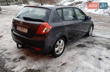 Хэтчбек Kia Ceed 2009 в Ровно