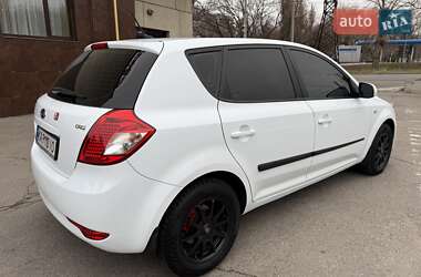 Хэтчбек Kia Ceed 2010 в Днепре