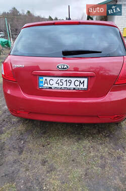 Хэтчбек Kia Ceed 2010 в 