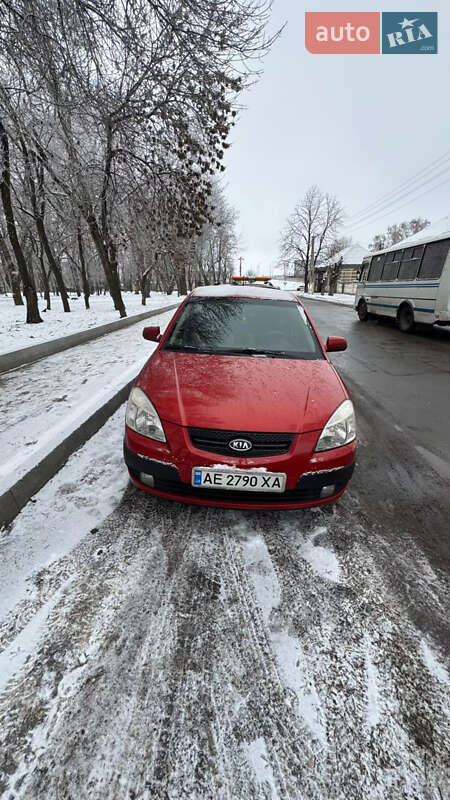 Хэтчбек Kia Ceed 2006 в Синельниково