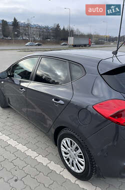 Хетчбек Kia Ceed 2013 в 