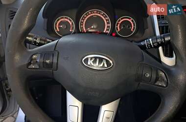 Хэтчбек Kia Ceed 2009 в 