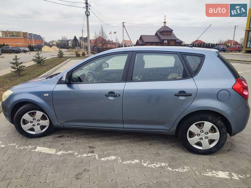 Хэтчбек Kia Ceed 2007 в Луцке