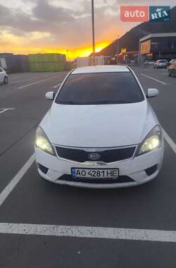 Хэтчбек Kia Ceed 2011 в Мукачево