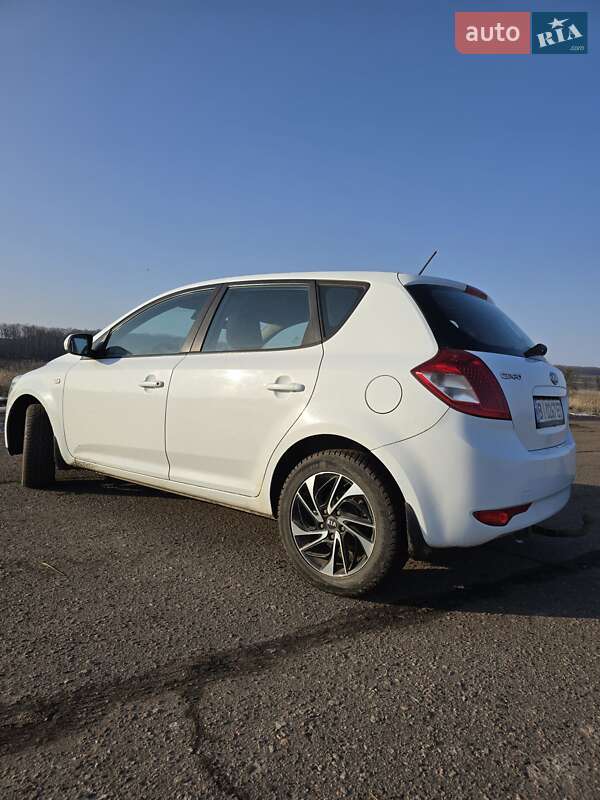 Хетчбек Kia Ceed 2010 в Зіньківі