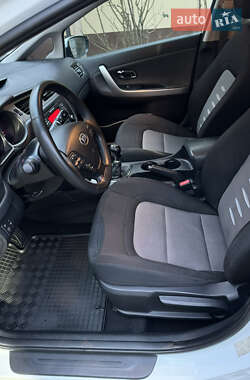 Хэтчбек Kia Ceed 2013 в Ужгороде
