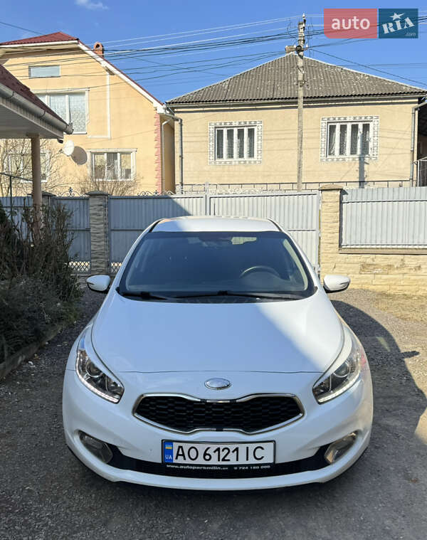 Хэтчбек Kia Ceed 2013 в Ужгороде