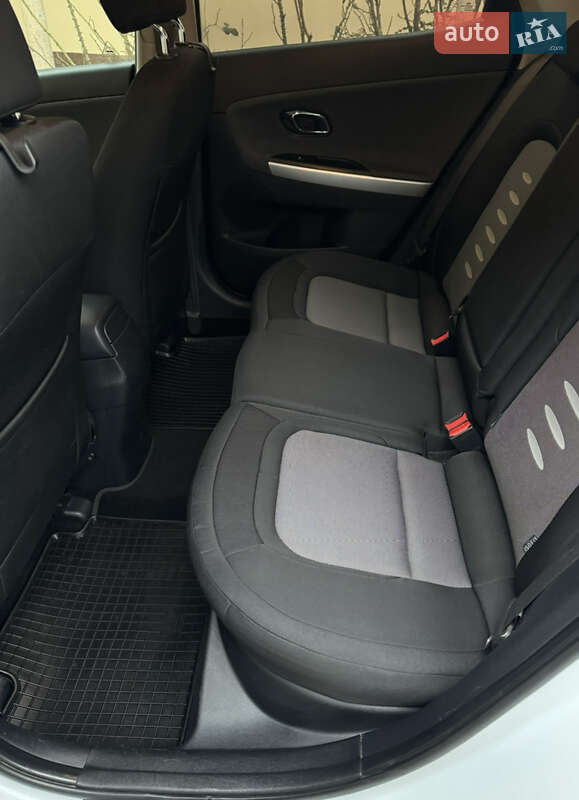 Хэтчбек Kia Ceed 2013 в Ужгороде