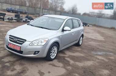 Хэтчбек Kia Ceed 2007 в 