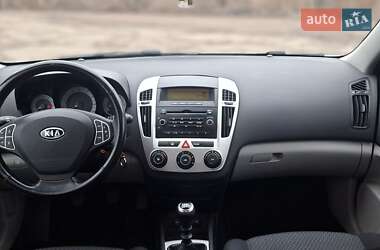 Хэтчбек Kia Ceed 2007 в 