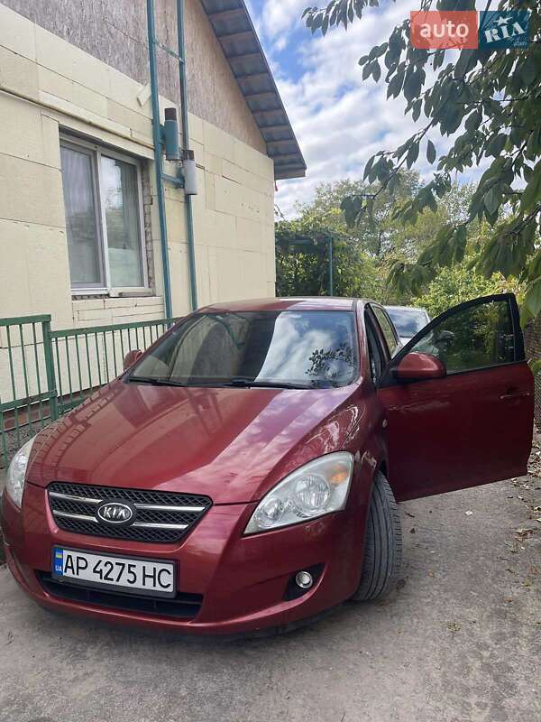 Хэтчбек Kia Ceed 2008 в Запорожье