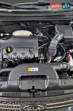 Хэтчбек Kia Ceed 2008 в Львове