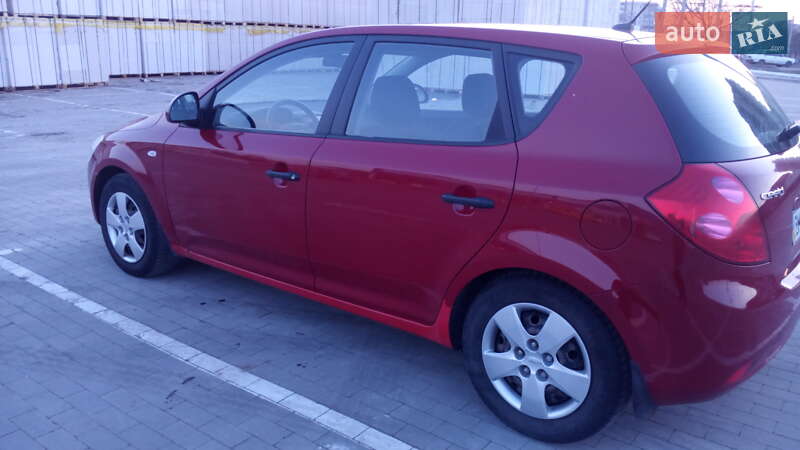 Хэтчбек Kia Ceed 2008 в Сумах