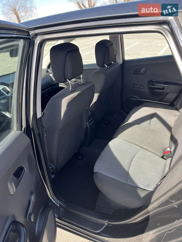 Хэтчбек Kia Ceed 2011 в Черновцах