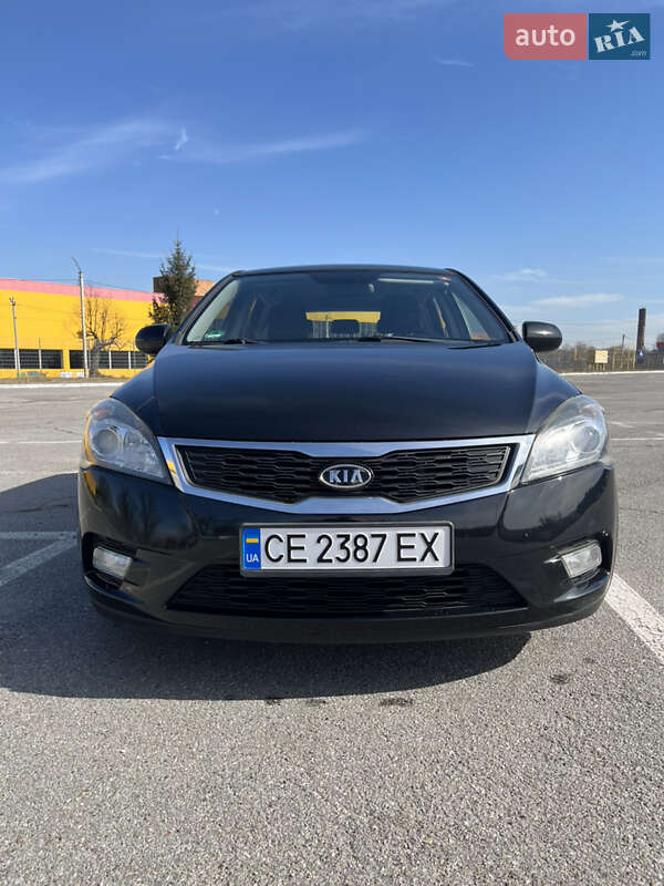 Хэтчбек Kia Ceed 2011 в Черновцах