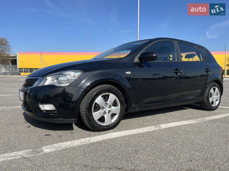 Хэтчбек Kia Ceed 2011 в Черновцах