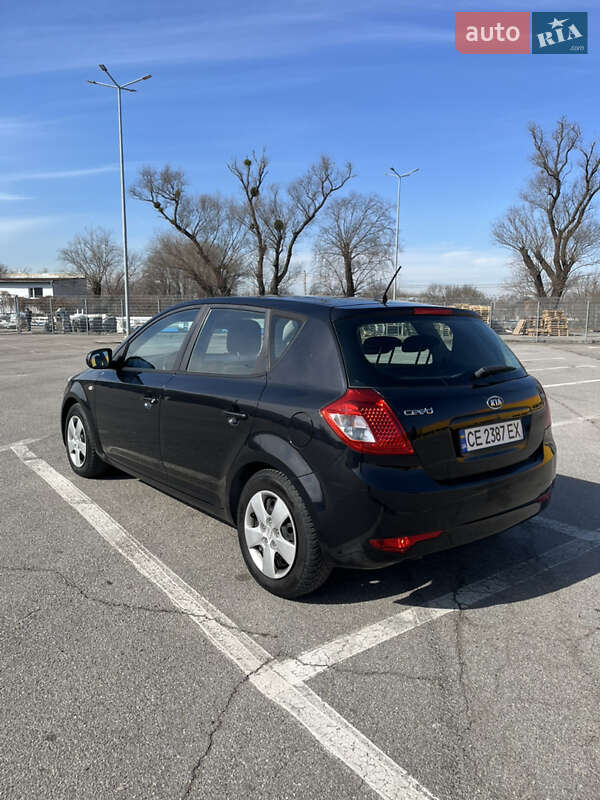 Хэтчбек Kia Ceed 2011 в Черновцах