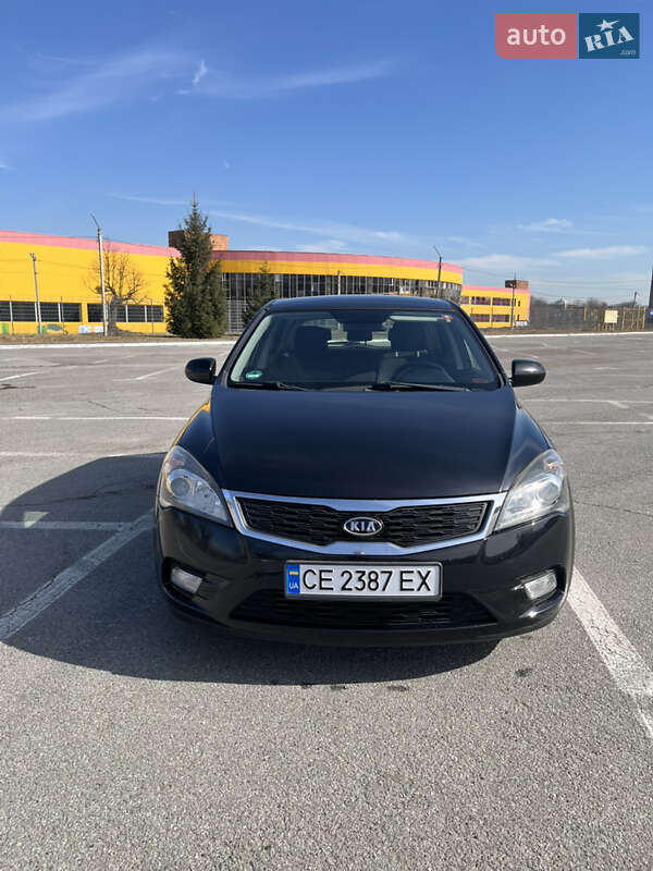 Хэтчбек Kia Ceed 2011 в Черновцах