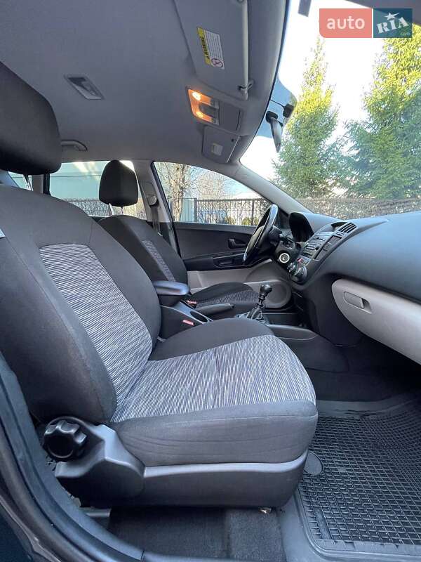 Хэтчбек Kia Ceed 2009 в Киеве