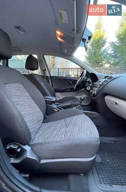 Хэтчбек Kia Ceed 2009 в 