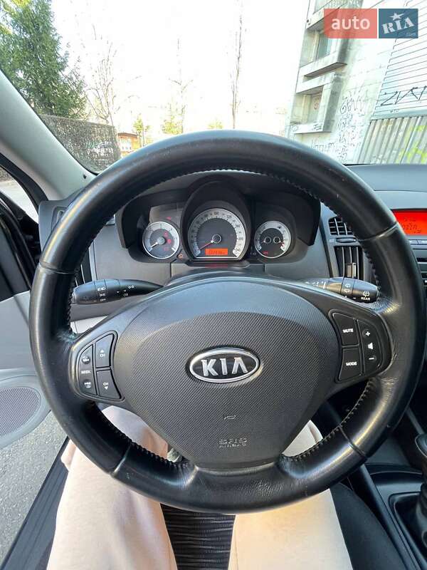 Хэтчбек Kia Ceed 2009 в Киеве
