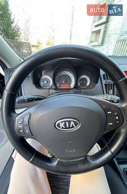 Хэтчбек Kia Ceed 2009 в 