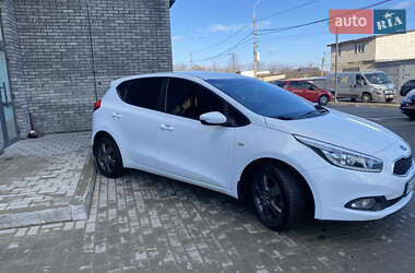 Хэтчбек Kia Ceed 2013 в 