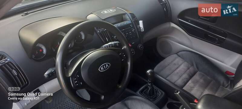 Хэтчбек Kia Ceed 2008 в Черновцах