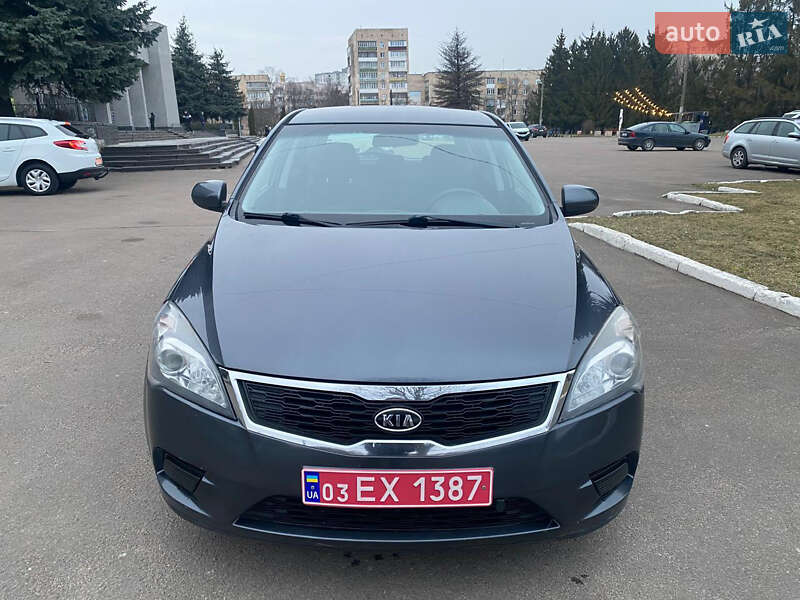 Хэтчбек Kia Ceed 2010 в Ровно
