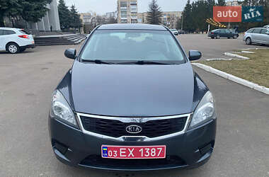 Хэтчбек Kia Ceed 2010 в Ровно