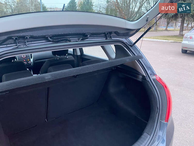 Хэтчбек Kia Ceed 2010 в Ровно