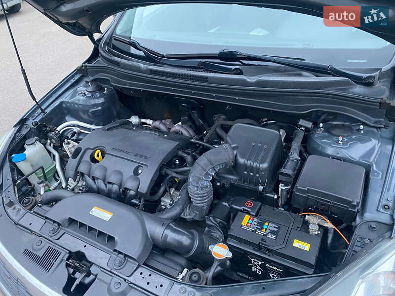 Хэтчбек Kia Ceed 2010 в Ровно