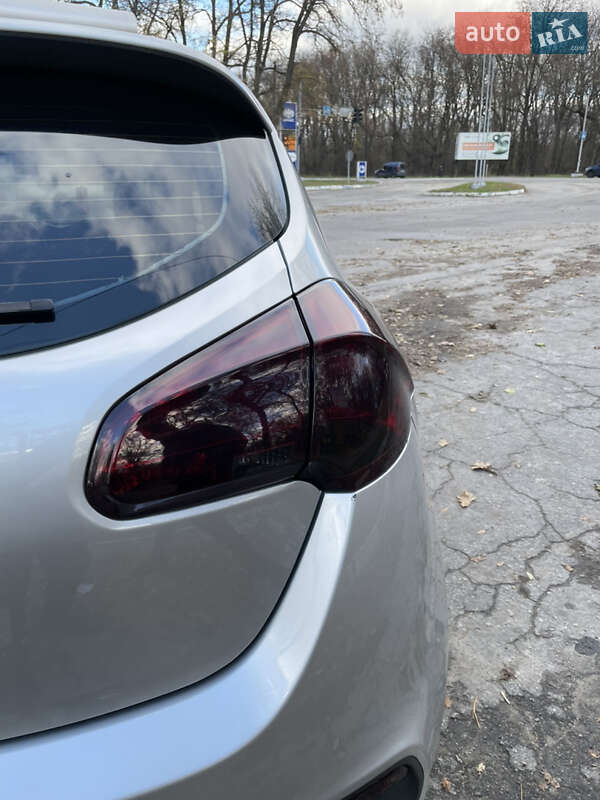 Хетчбек Kia Ceed 2014 в Запоріжжі