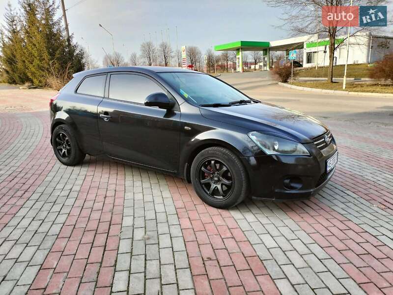 Хетчбек Kia Ceed 2008 в 
