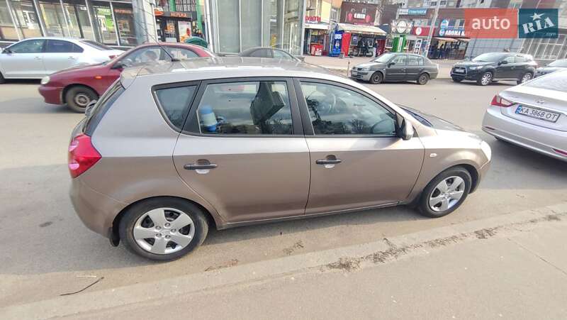 Хетчбек Kia Ceed 2008 в Києві фото 6 Хетчбек Kia Ceed 2008 в Києві