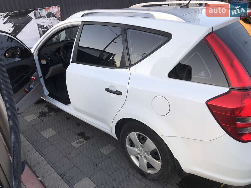 Универсал Kia Ceed 2009 в Ужгороде