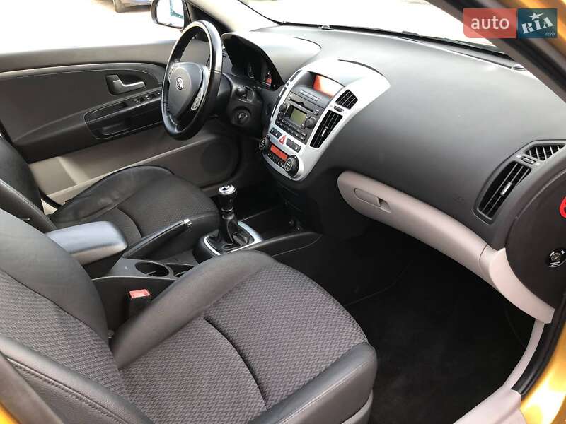 Хэтчбек Kia Ceed 2007 в Ковеле