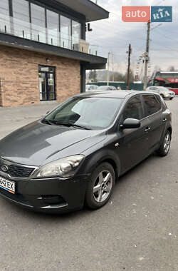 Хэтчбек Kia Ceed 2010 в 