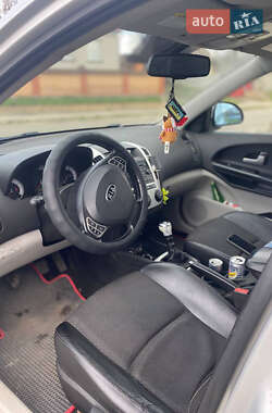 Хэтчбек Kia Ceed 2007 в 