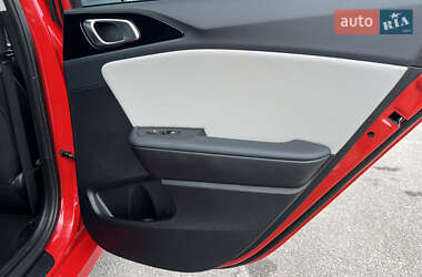 Хэтчбек Kia Ceed 2019 в 